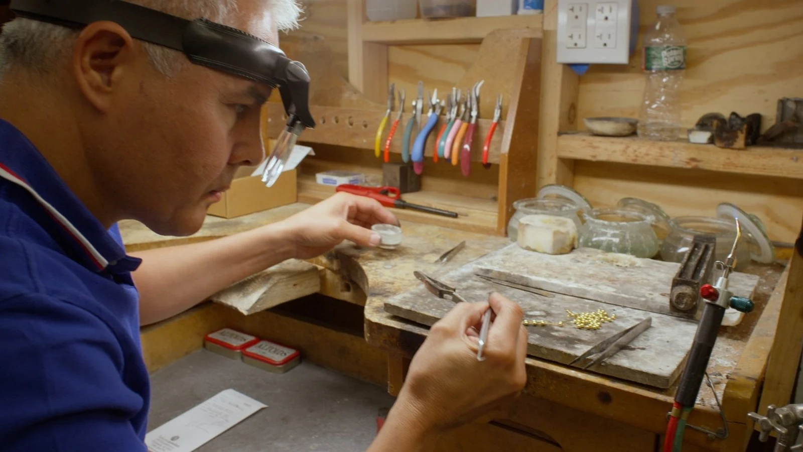 Jeweler working by hand at the Salermo workshop bench